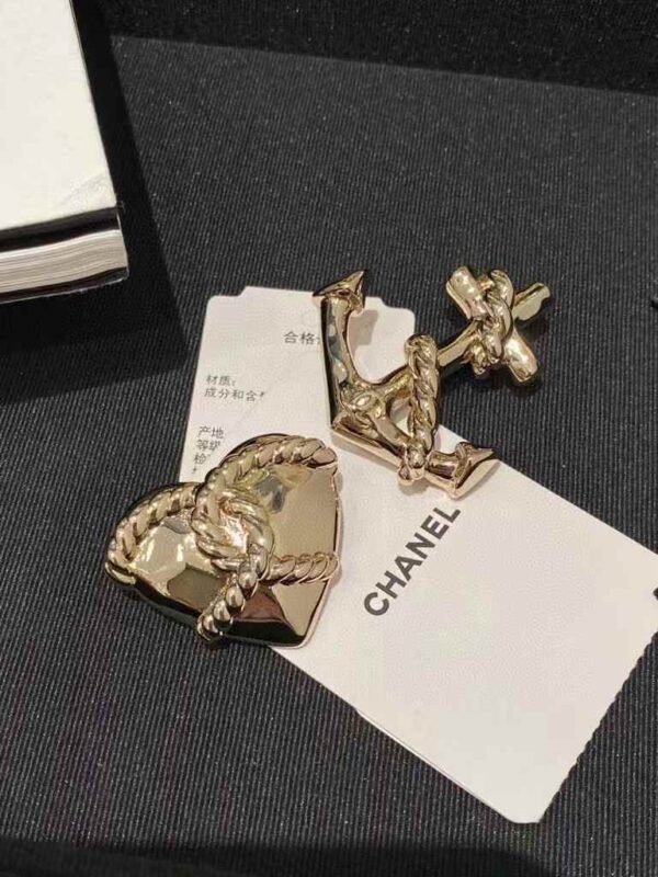 CHANEL Brooch