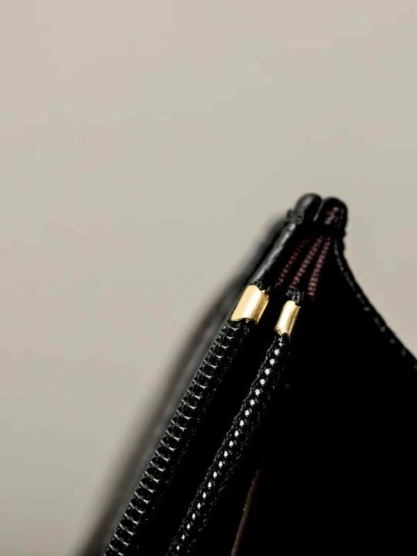 CHANEL Chain wallet