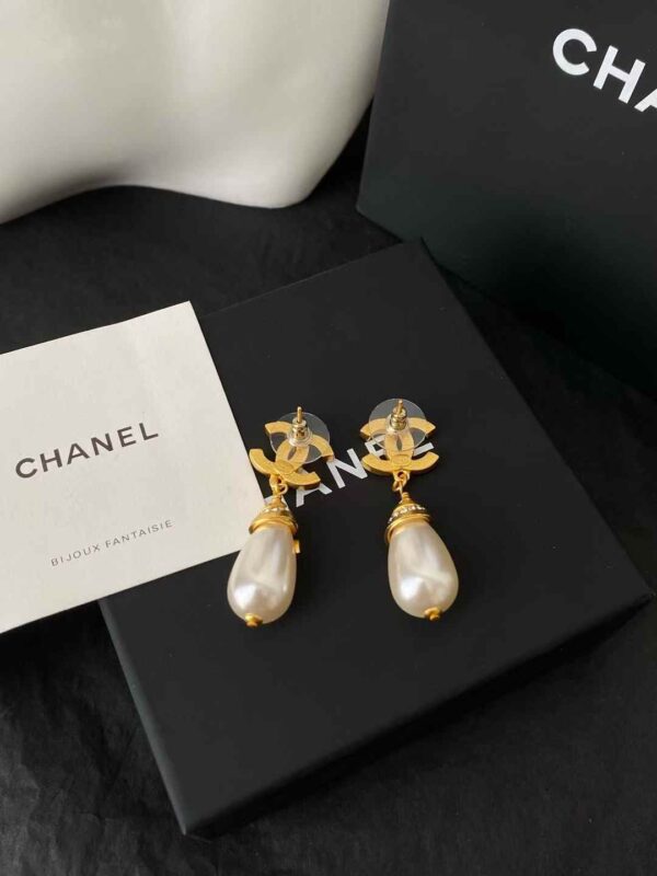 CHANEL Earrings