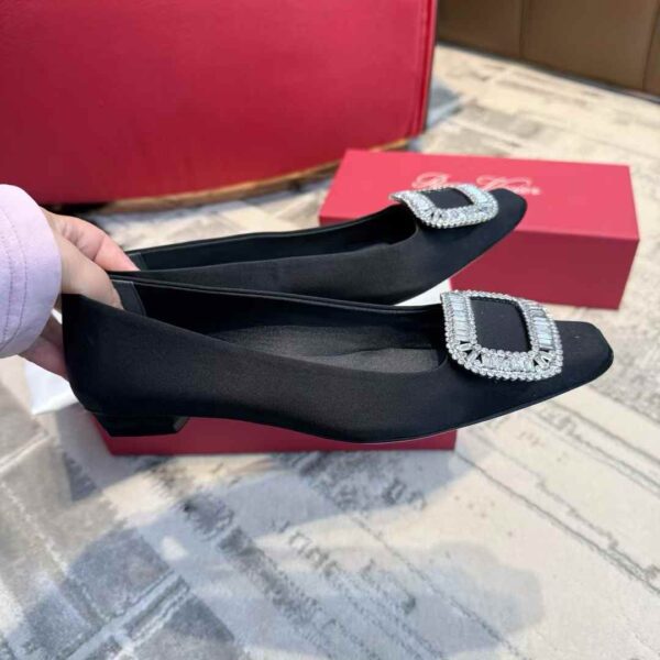 ROGER VIVIER Classic high heels