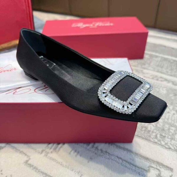 ROGER VIVIER Classic high heels