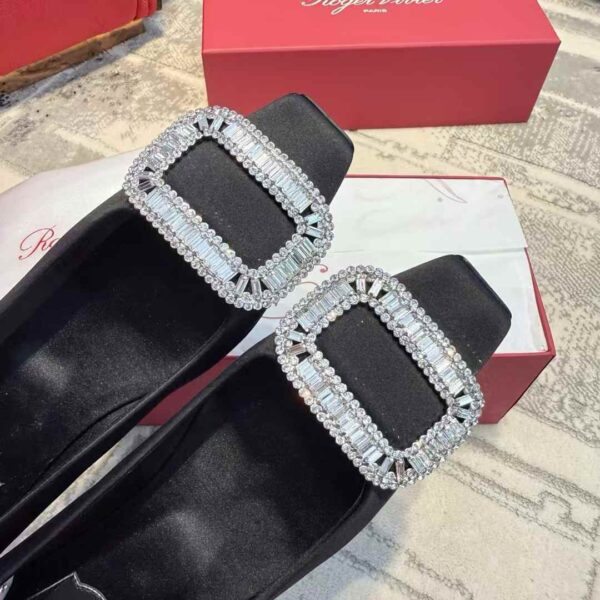 ROGER VIVIER Classic high heels