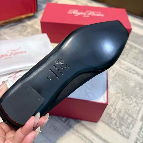 ROGER VIVIER Classic high heels