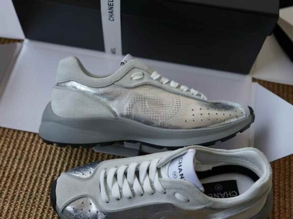 CHANEL Casual sneakers