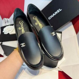 CHANEL Flat leather shoes