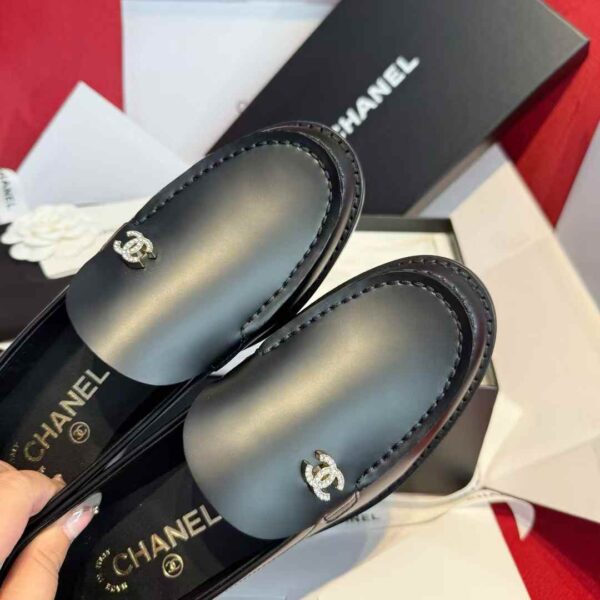 CHANEL Flat leather shoes
