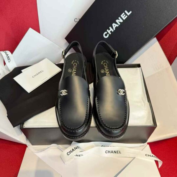 CHANEL Flat leather shoes