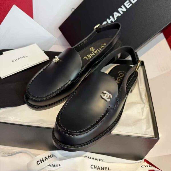 CHANEL Flat leather shoes
