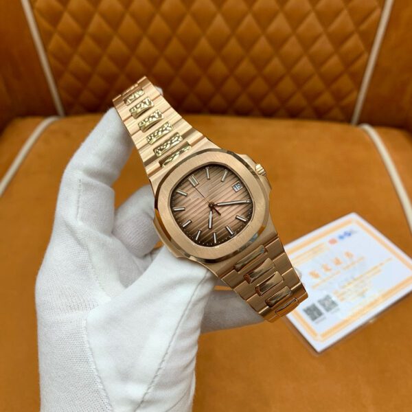 PATEK PHILIPPE 5711/1R-001