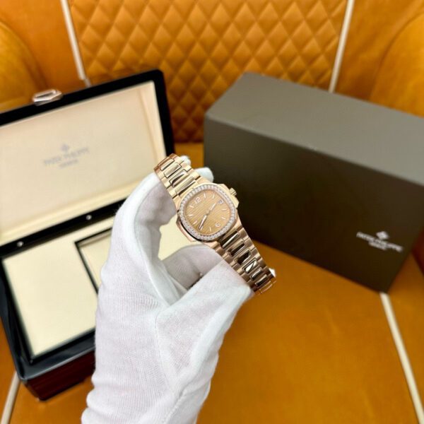 PATEK PHILIPPE  7010/1R-012