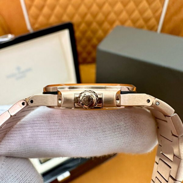 PATEK PHILIPPE  7010/1R-012