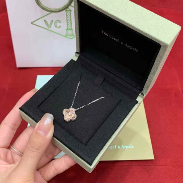 Van Cleef & Arpels Clover necklace