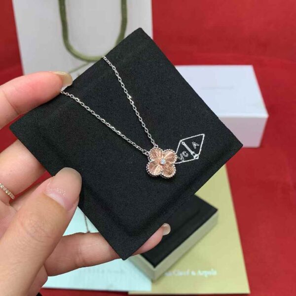 Van Cleef & Arpels Clover necklace