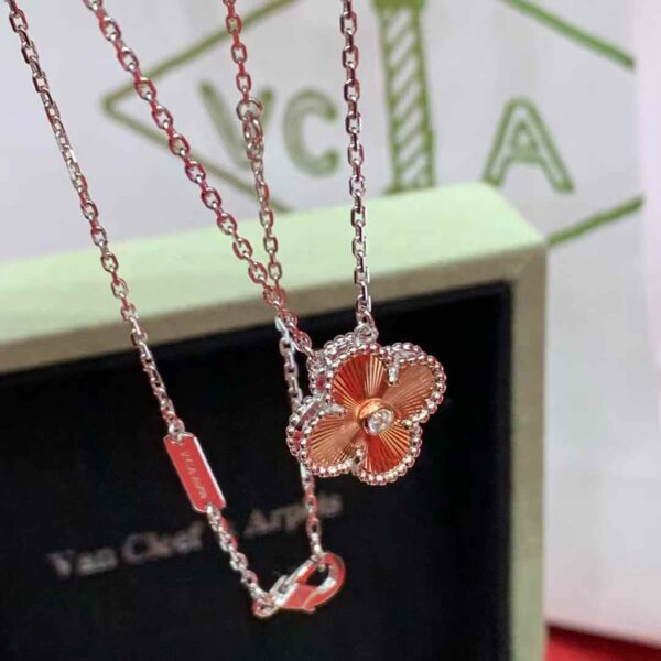 Van Cleef & Arpels Clover necklace