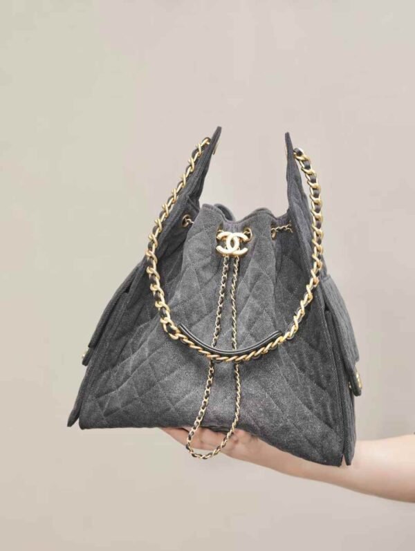 CHANEL 25 Medium Handbag