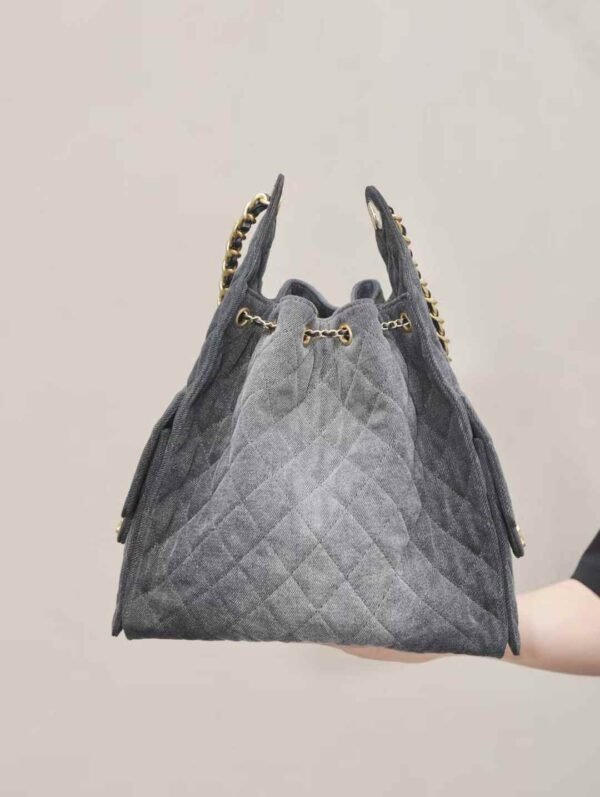 CHANEL 25 Medium Handbag