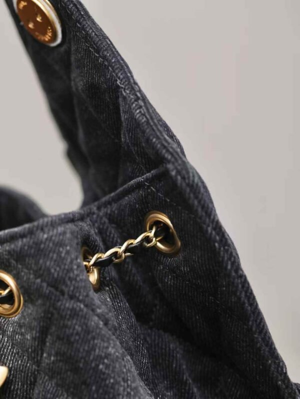 CHANEL 25 Medium Handbag