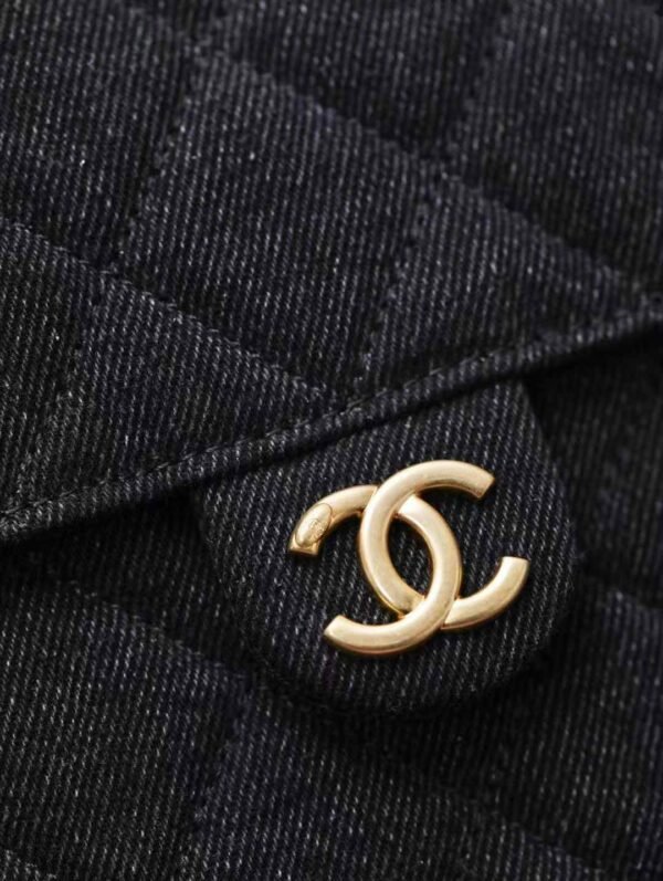 CHANEL 25 Medium Handbag