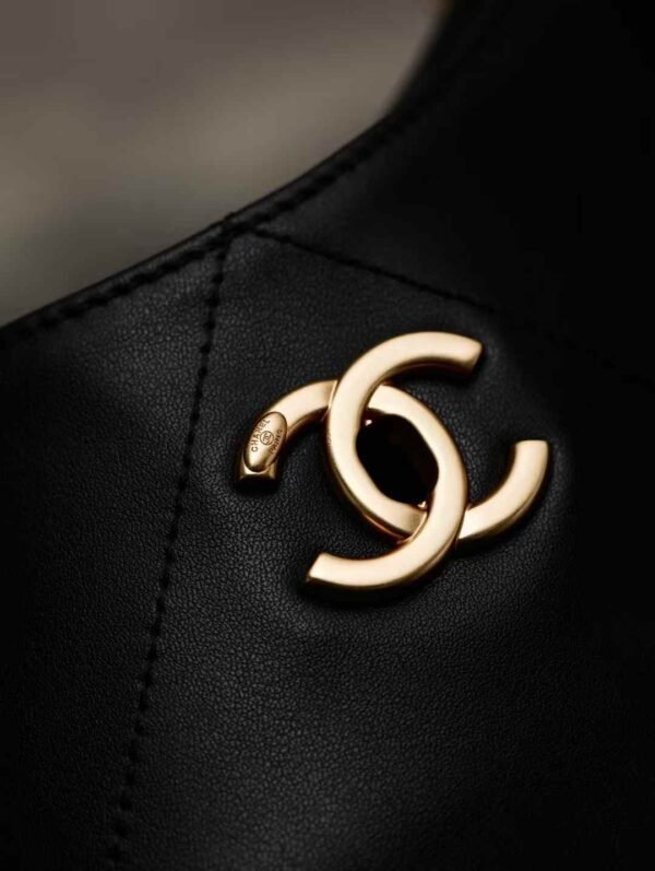 CHANEL Maxi Shopping Bag
