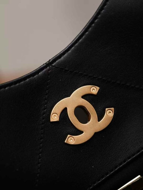 CHANEL Maxi Shopping Bag