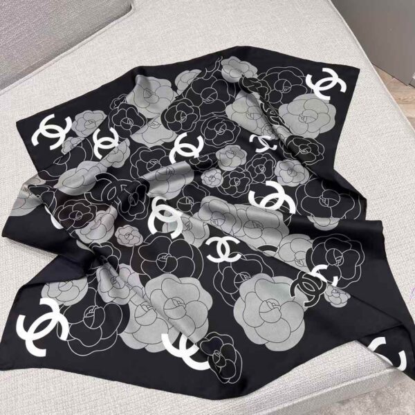 CHANEL Square scarf