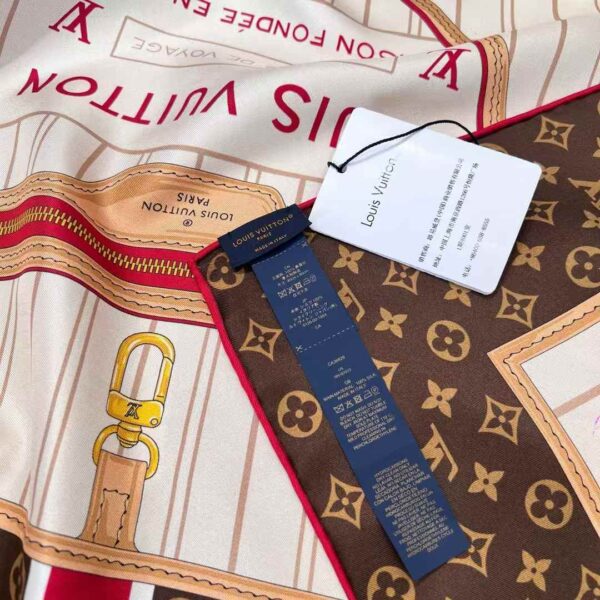 LOUIS VUITTON Square scarf