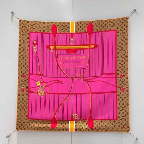 LOUIS VUITTON Square scarf