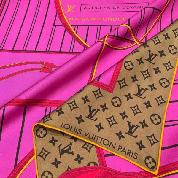 LOUIS VUITTON Square scarf