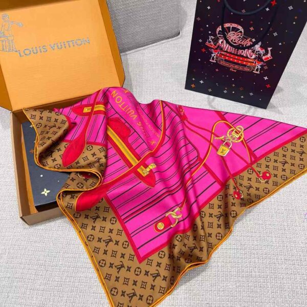 LOUIS VUITTON Square scarf