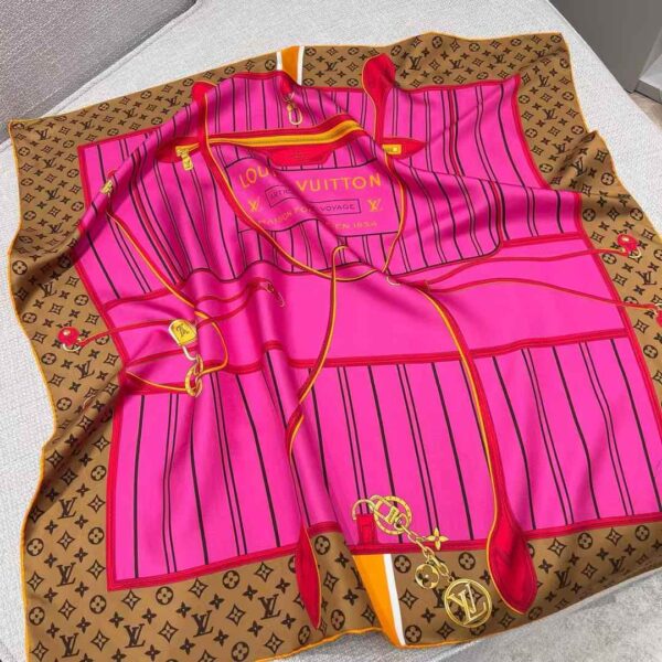 LOUIS VUITTON Square scarf