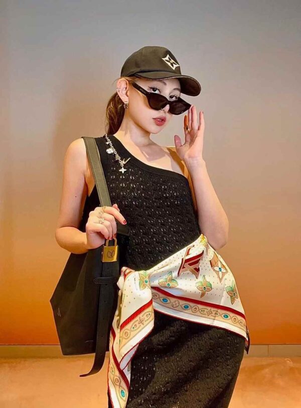 LOUIS VUITTON Square scarf