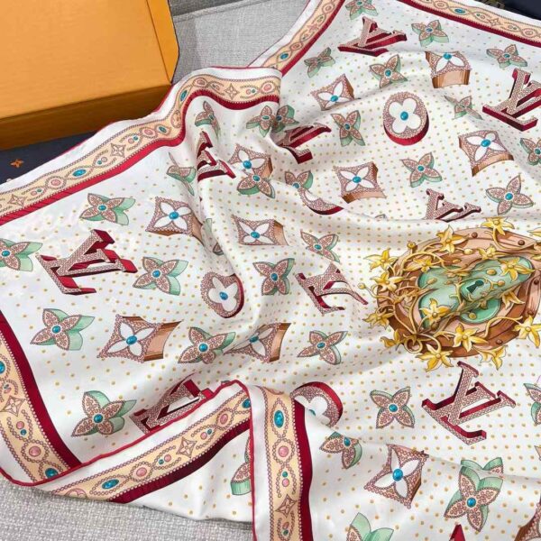 LOUIS VUITTON Square scarf