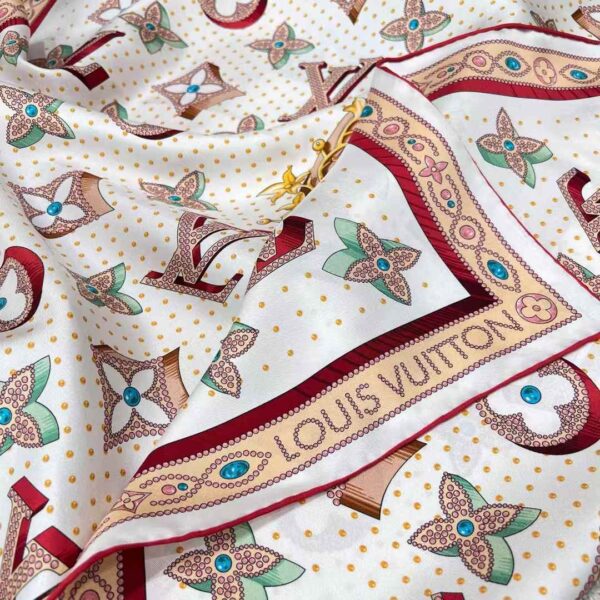 LOUIS VUITTON Square scarf