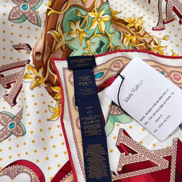 LOUIS VUITTON Square scarf