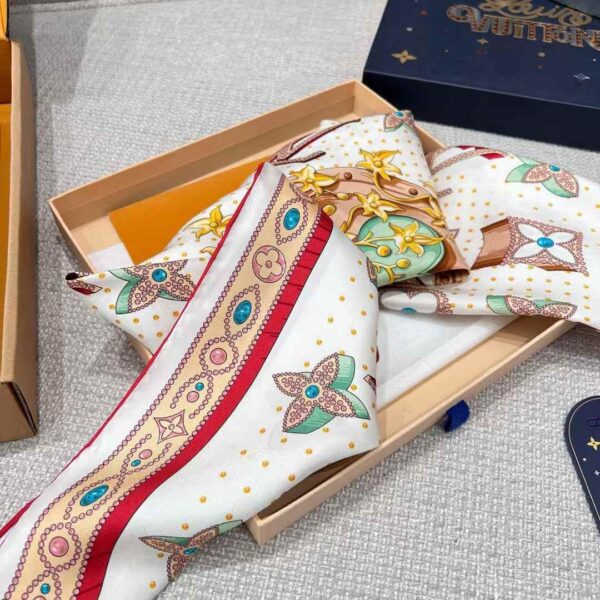 LOUIS VUITTON Square scarf