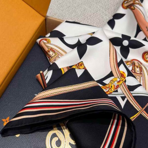 LOUIS VUITTON Square scarf