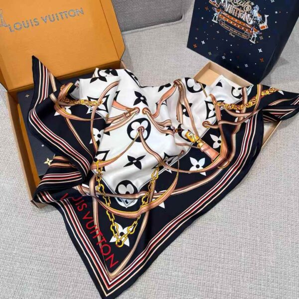 LOUIS VUITTON Square scarf