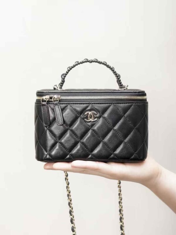 CHANEL Chain makeup bag