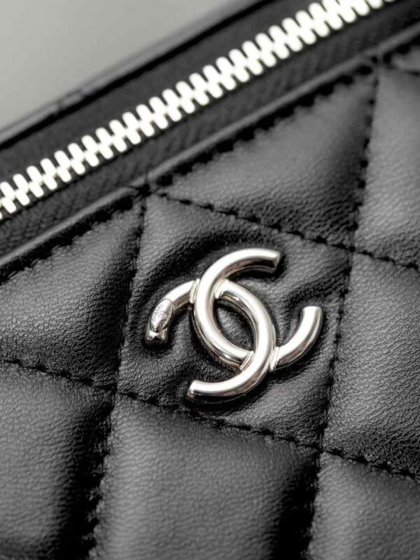 CHANEL Chain makeup bag