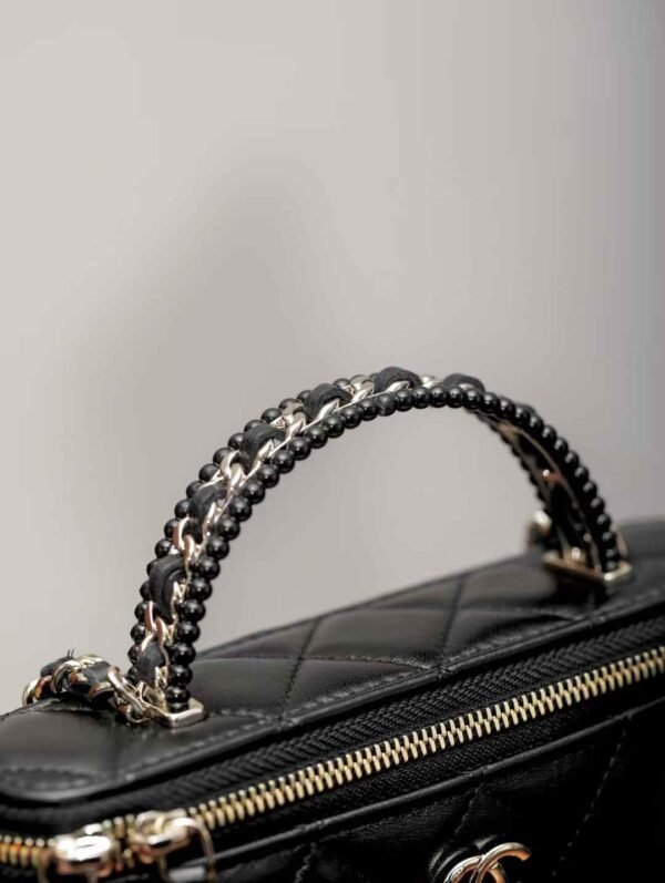 CHANEL Chain makeup bag