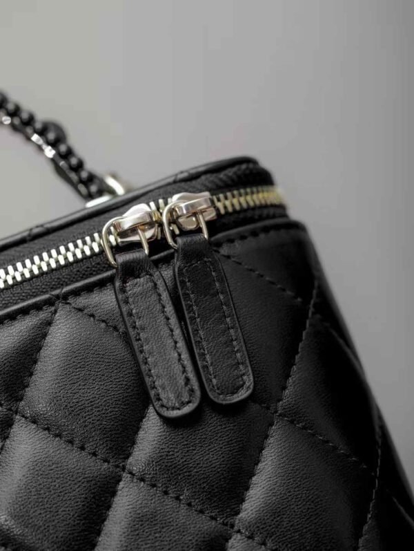 CHANEL Chain makeup bag