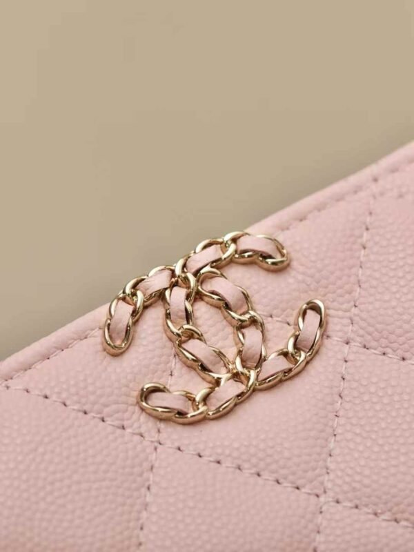 CHANEL Clutch with Chain