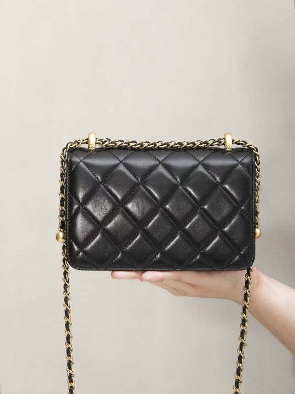 CHANEL Classic flip bag
