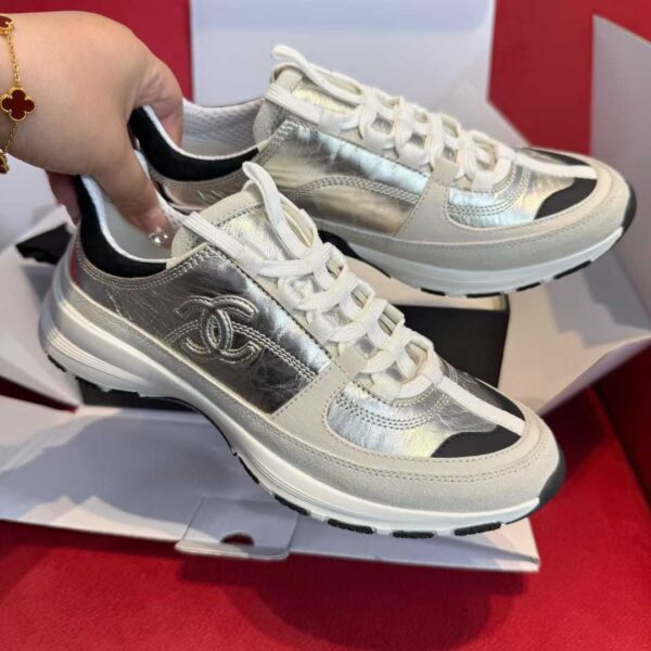 CHANEL 25A Sneakers