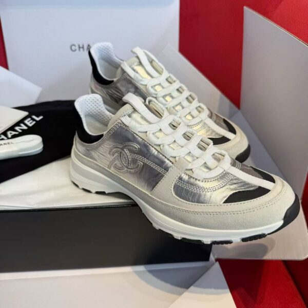 CHANEL 25A Sneakers