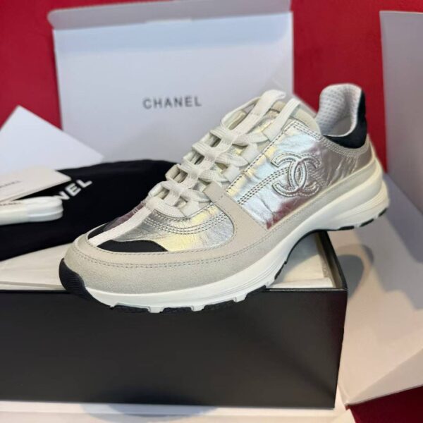 CHANEL 25A Sneakers