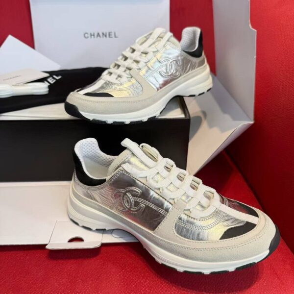 CHANEL 25A Sneakers