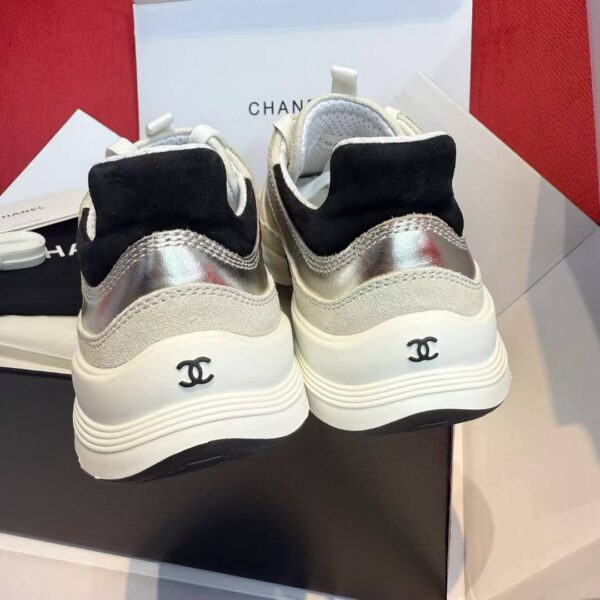 CHANEL 25A Sneakers