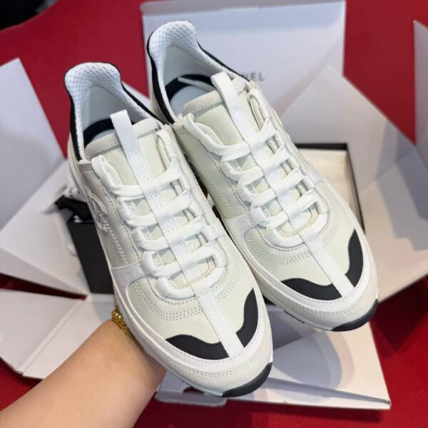 CHANEL 25A Sneakers