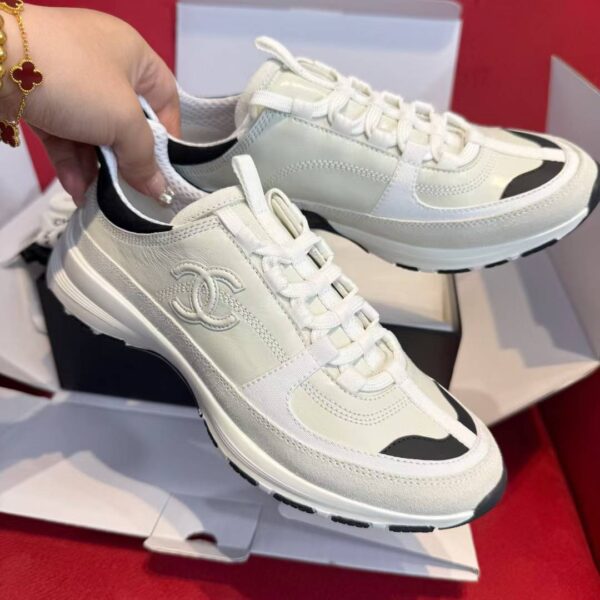 CHANEL 25A Sneakers